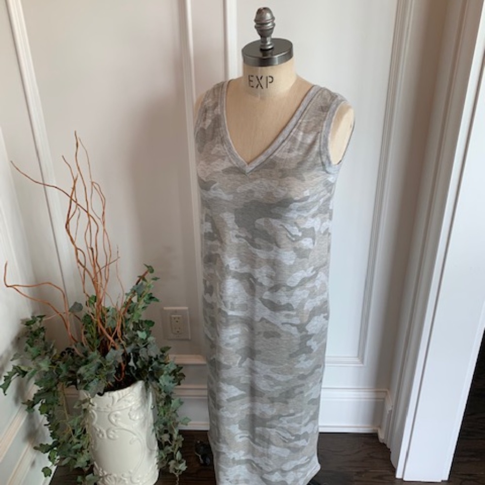 Sleeveless V-Neck Maxi Dress in Light Gray Camo